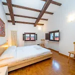 Guesthost - Historic Elegance - In The Heart Of Apartmán *