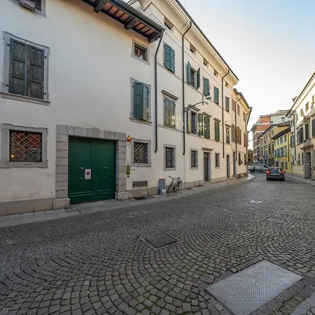 Guesthost - Historic Elegance - In The Heart Of أوديني