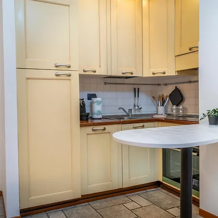 Apartment Guesthost - Historic Elegance - In The Heart Of