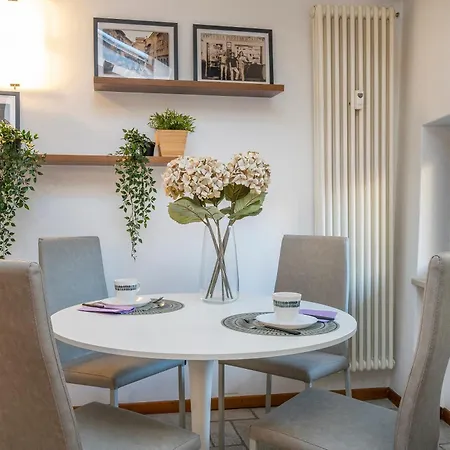 Guesthost - Historic Elegance - In The Heart Of Apartmán Udine